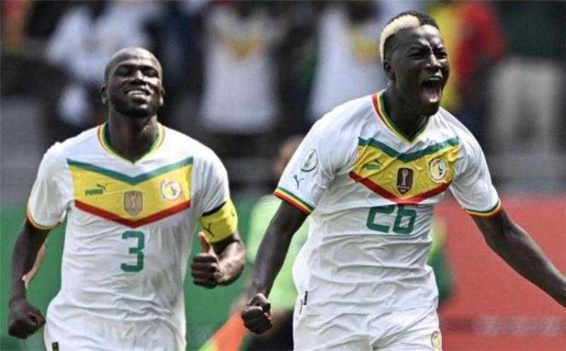 نهاية الشوط الأول بتقدم السنغال على جامبيا بهدف نظيف