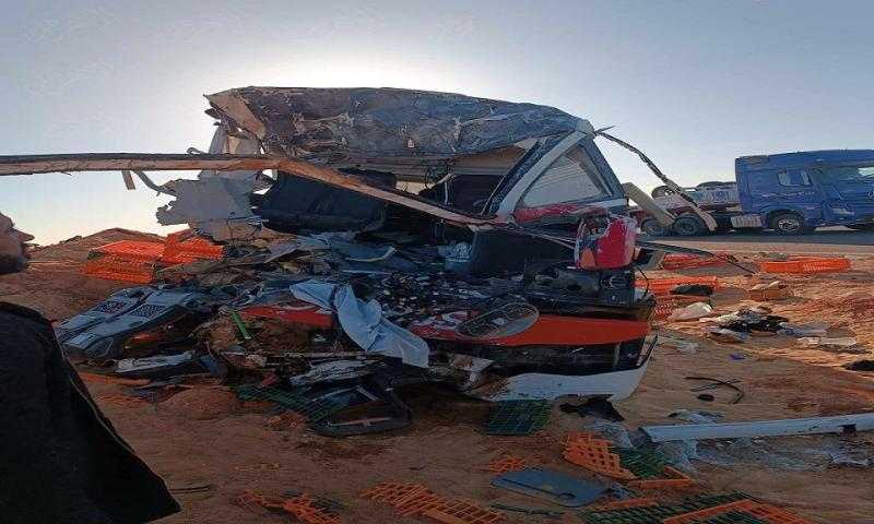دفن جثة سيدة لقيت مصرعها في تصادم تريلا بأتوبيس على طريق الواحات