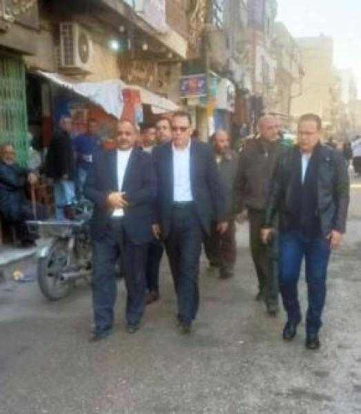 محافظ الشرقية يتابع أعمال الرصف والتطوير الجارية بشوارع أبو حماد