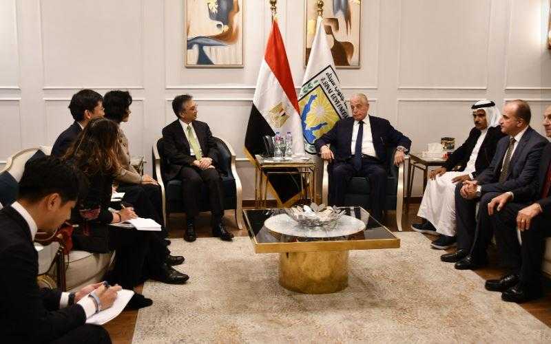 محافظ جنوب سيناء والسفير الياباني يبحثان سبل التعاون لإنشاء محطات للطاقة الشمسية