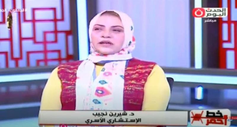 خبيرة أسرية تحذر الأزواج من الإفراط في مشاعرهم: هيتحول لشك وغيرة