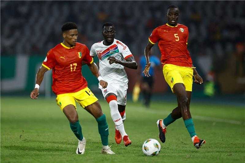 غينيا تنتزع فوزا ثمينا أمام جامبيا في كأس أمم أفريقيا