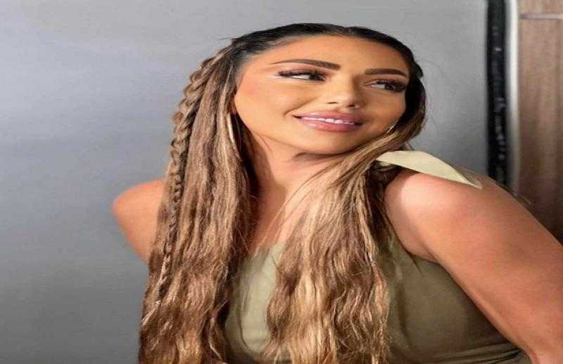 سارة سلامة تخطف الأنظار بالأبيض في أحدث جلسة تصوير لها