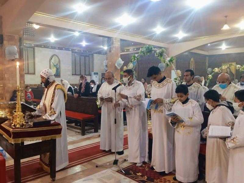 إقبال على كنائس المنيا في قداس ليلة عيد الغطاس