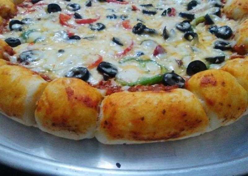بيتزا محشية الأطراف في المنزل