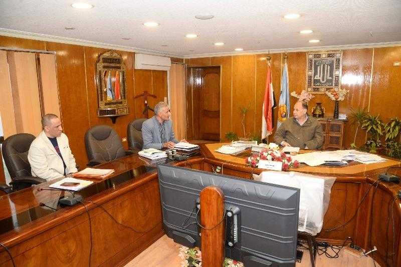 محافظ أسيوط يؤكد ضرورة توعية المزارعين بأهمية الحفاظ على البيئة والتخلص الآمن من المخلفات| صور