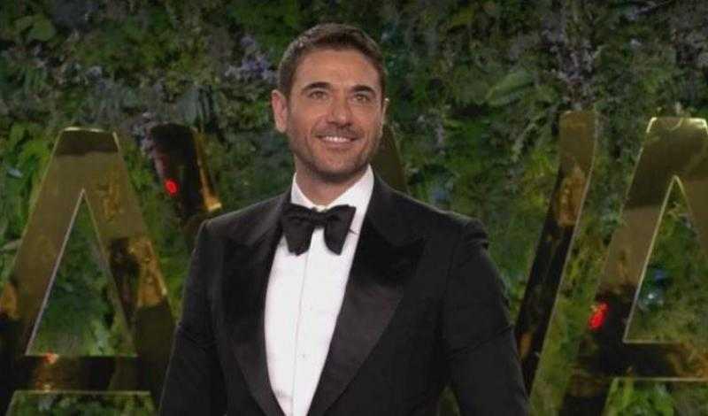 أحمد عز من حفل joy awards بالسعودية: حاسس إني في بيتي