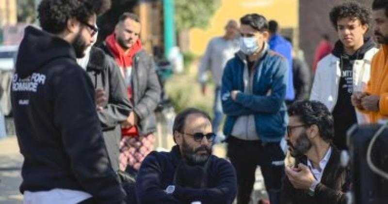 خالد النبوي يحتفل بعيد ميلاد منى أحمد زاهر وآدم وهدان في كواليس مسلسل إمبراطورية ميم