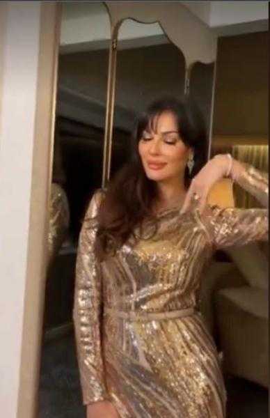 نادين نسيب نجيم بإطلالة ذهبية في حفل joy awards