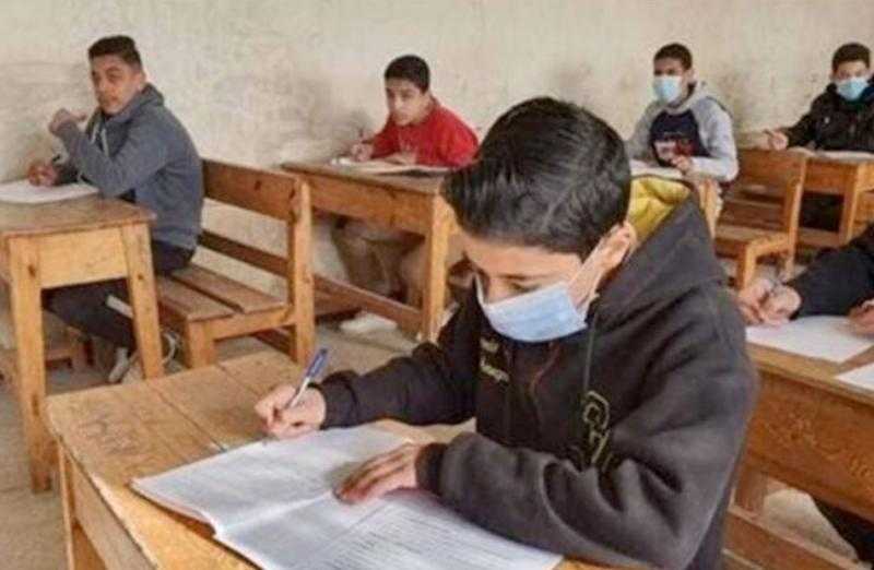 طلاب الشهادة الإعدادية بالمنوفية يؤدون امتحان اللغة العربية