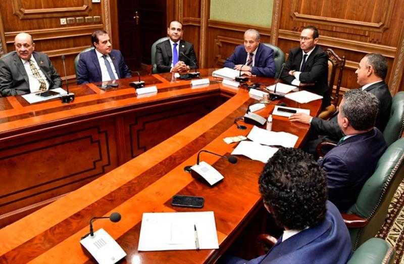 «صناعة الشيوخ» تناقش التحديات الاقتصادية التي تواجه القطاع