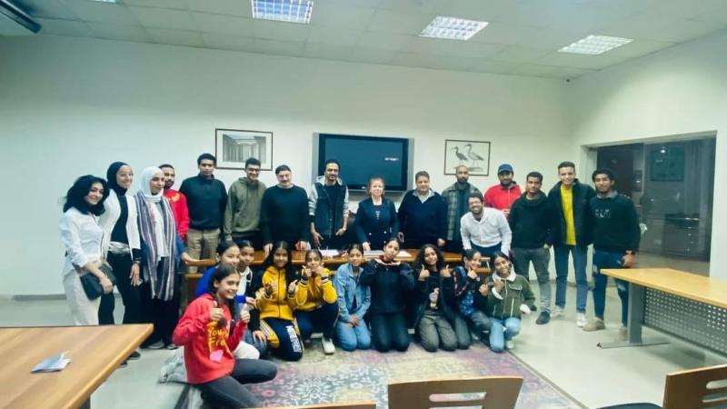 جلسة تعريفية عن برنامج دعم وتدريب رواد الأعمال الإبداعية بمكتبة مصر بالأقصر| صور