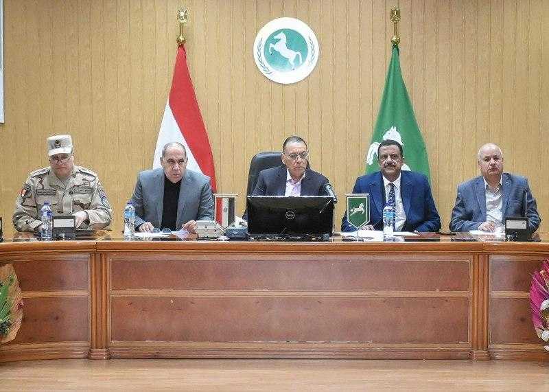 محافظ الشرقية يُكلف بتوفير وحدات سكنية ومساعدات فورية للأسر الأولى بالرعاية