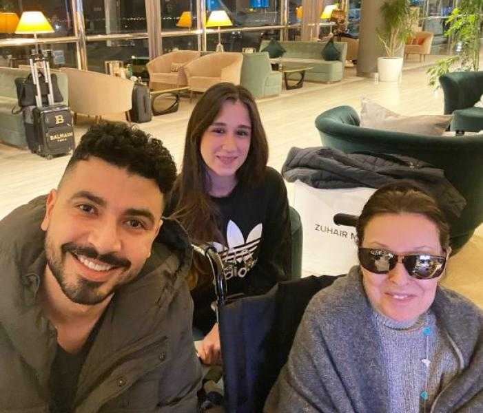 محمد أنور يشارك الجمهور صورته مع نجاة الصغيرة: مع العظيمة الجميلة