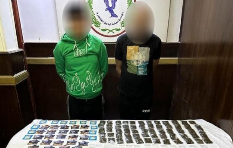 التحري عن عاطلين ضُبط بحوزتهما كميات من المواد المخدرة بقصد الاتجار في دار السلام