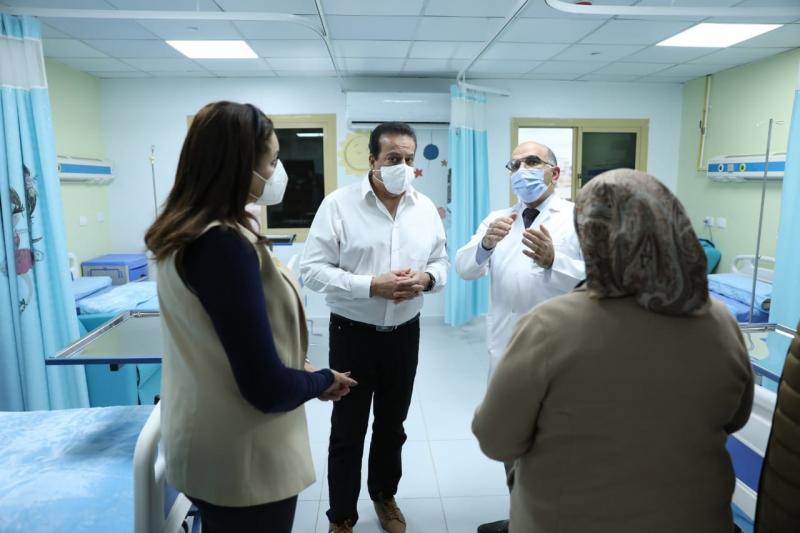 وزير الصحة يتفقد مركز علاج الأورام بدمنهور
