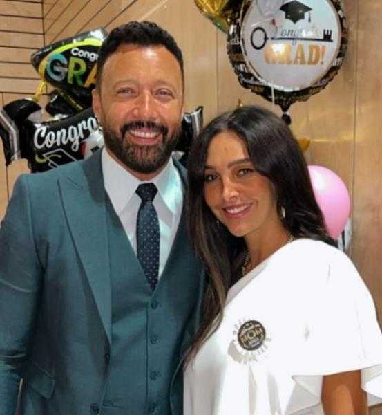 أحمد فهمي ينفي شائعات طلاقه من زوجته: ومن شر حاسد إذا حسد