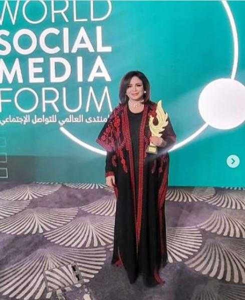 تكريم إلهام شاهين بجائزة إنجاز مدى الحياة من المنتدى العالمي للتواصل الاجتماعي