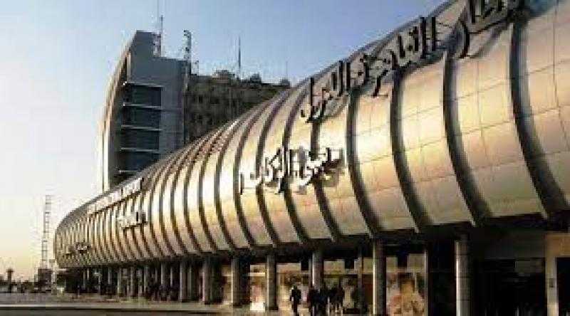 سقوط مسئولين فاسدين بمطار القاهرة بتهمة تهريب بضائع بـ 6 ملايين و300 ألف جنيه