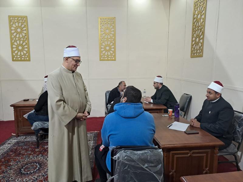 أمين «البحوث الإسلامية» يتفقد ركن الفتوى والأنشطة الجماهيرية بجناح الأزهر بمعرض الكتاب |صور