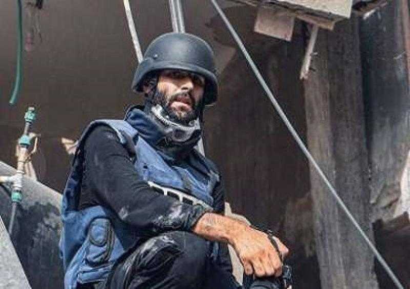 المصور الفلسطيني معتز العزايزة: مغادرتي غزة ليست انسحابا وسأخوض حربا أخرى لإيصال صوتنا
