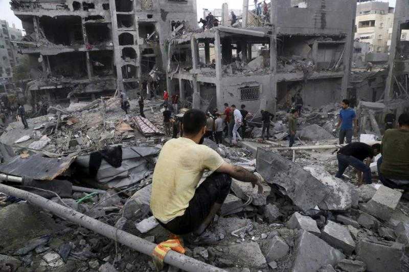 استشهاد وإصابة فلسطينيين في قصف استهدف مدرسة تأوي نازحين في خان يونس