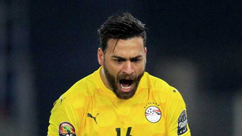 البنك الأهلي يعير حارسه محمد أبوجبل للأهلي