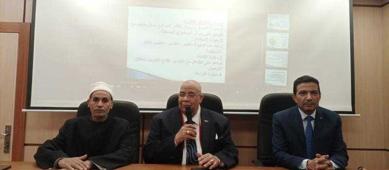 رئيس جامعة الأقصر يفتتح الدورة التدريبية السابعة لأئمة الأوقاف بالجامعة.. صور