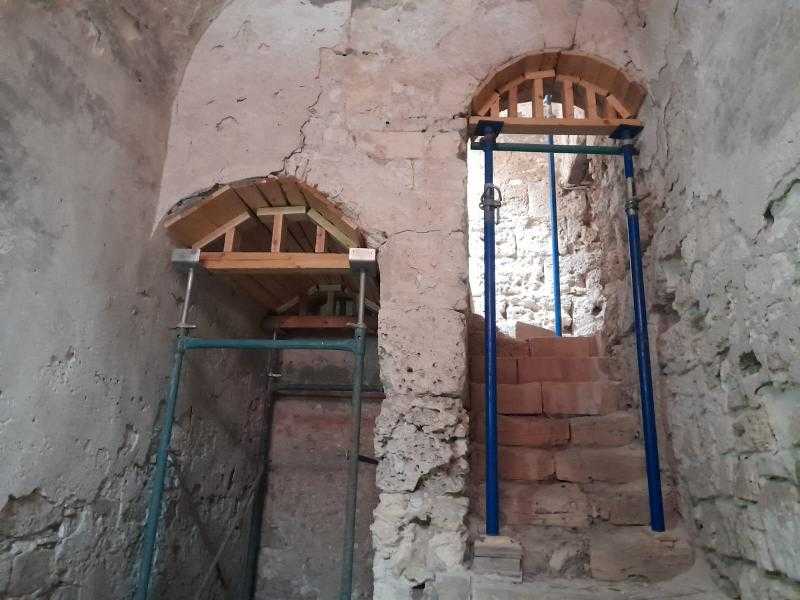 ”الآثار” ترفع كفاءة محيط البرج الشرقي الواقع داخل استاد الإسكندرية