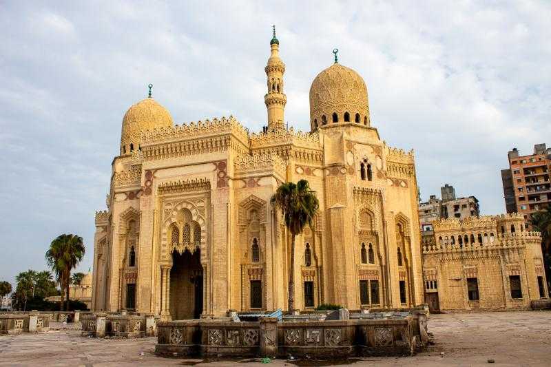 الأوقاف تحيل ”مقاول” مسجد ”المرسي أبو العباس” إلى النيابة.. وتشكل لجنة لإعادة المسجد لأصله