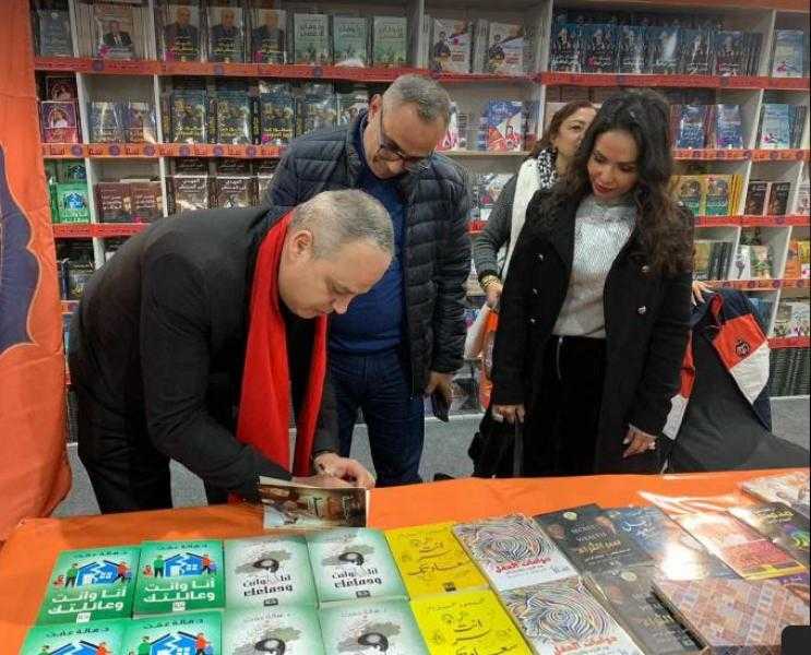 تامر عبد المنعم يوقع كتابه الجديد «جمعة سبت حد» بمعرض الكتاب