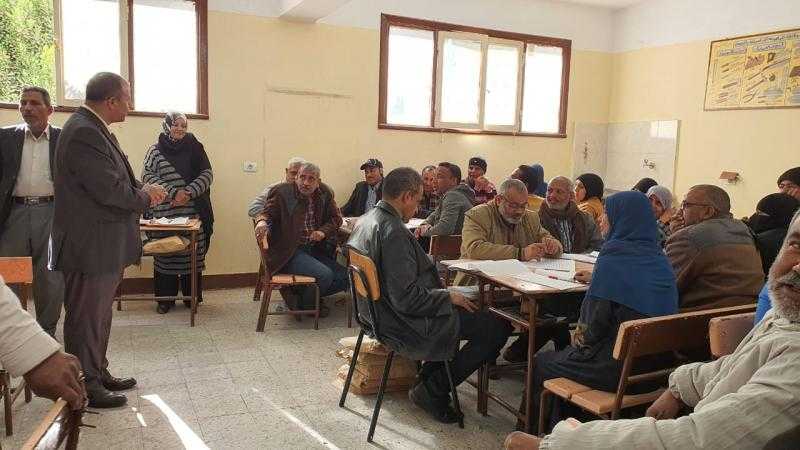 وكيل تعليم الأقصر يتفقد مقر تصحيح أوراق امتحانات الشهادة الإعدادية.. صور