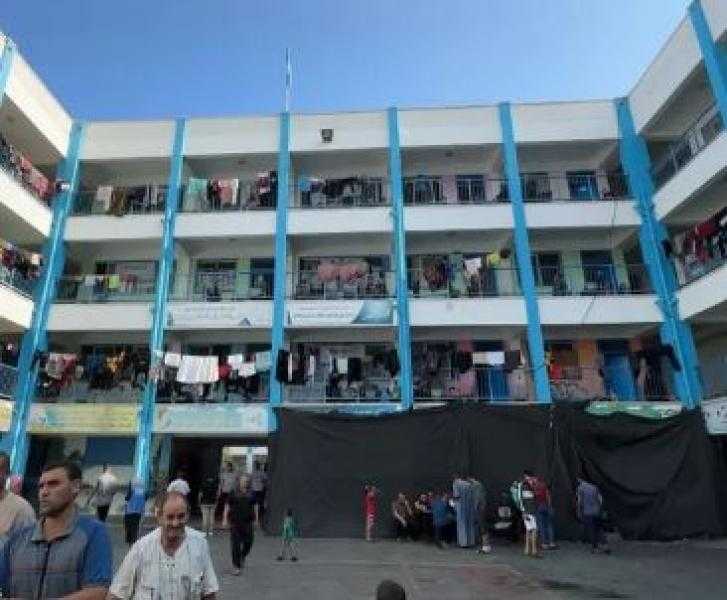 متحدث باسم أونروا: قرار تعليق الدعم أشبه بالضربة القاضية وكان متسرعا جدا