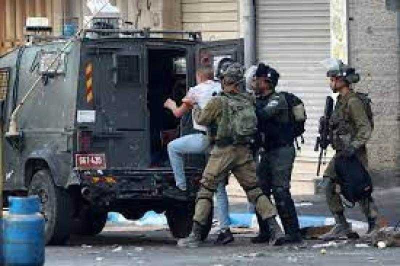 قوات الاحتلال تعتقل 44 مواطنا في مدن الضفة الغربية بينهم أطفال وأسرى سابقون