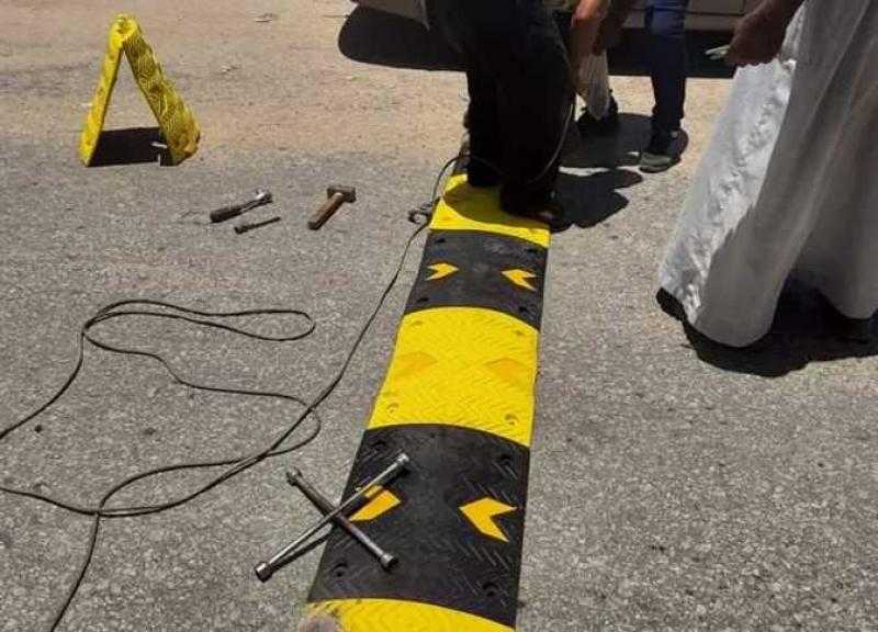محافظ الغربية يبحث إجراءات تركيب مطبات للحد من الحوادث بشارع البحر بطنطا