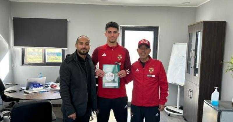 أحمد عابدين ”مواليد 2006” يوقع عقدا مع الأهلي.. اعرف التفاصيل
