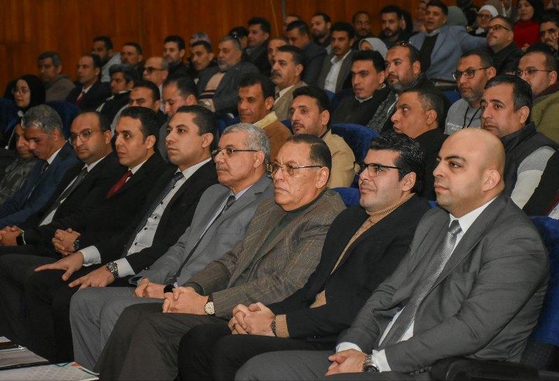 محافظ الشرقية ورئيس جامعة الزقازيق يشهدان احتفالية حياة كريمة لتكريم المتطوعين