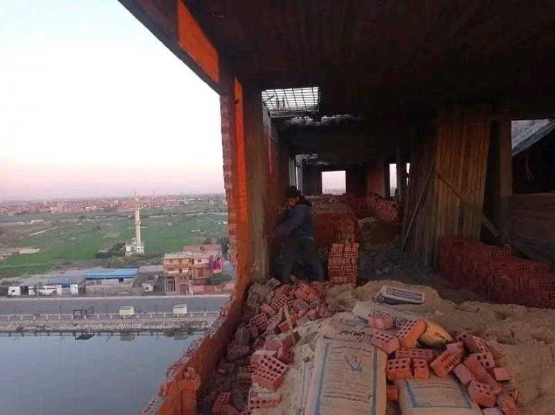 محافظ القليوبية يشهد أعمال الموجة 22 لإزالة التعديات ومخالفات البناء ببنها وطوخ.. صور