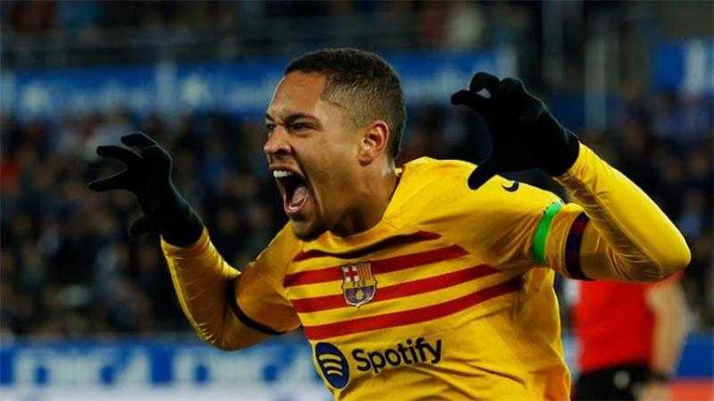 لاعب ألافيس يرد على اتهامات جماهير برشلونة