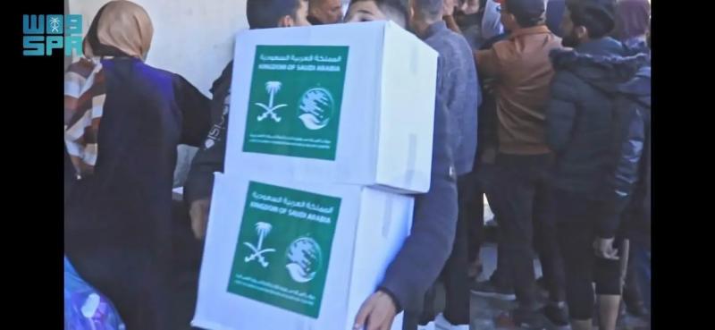 مركز الملك سلمان للإغاثة يواصل توزيع السلال الغذائية جنوب قطاع غزة