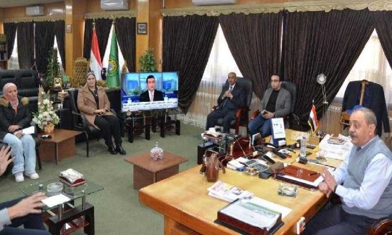 محافظ الإسماعيلية يبحث إنشاء وتطوير مدارس التكنولوجيا التطبيقية والتعليم الفني