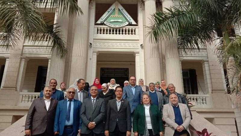 رئيس جامعة بنها يشدد على الترشيد والاستدامة في عمليات الإنفاق داخل الجامعة