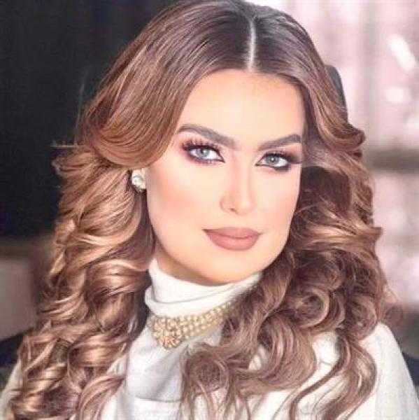 سيمون تخطف الأنظار بالأصفر في أحدث ظهور لها عبر إنستجرام