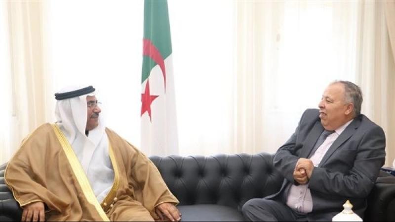 العسومي يشيد بالدور الريادي للجمهورية الجزائرية ويثمن مواقفها المشرفة تجاه القضايا العربية