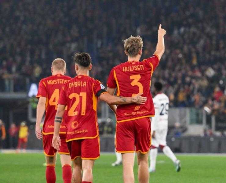 روما يكتسح كالياري برباعية في الدوري الإيطالي