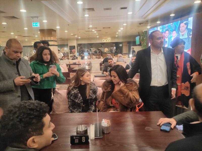 صناع مسلسل جريمة منتصف الليل يحتفلون باقتراب انتهاء التصوير