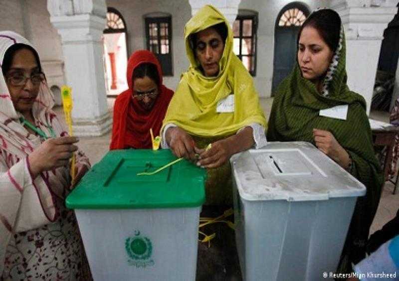 باكستان تدرس تأجيل الانتخابات في بعض الأقاليم بسبب الحوادث الإرهابية