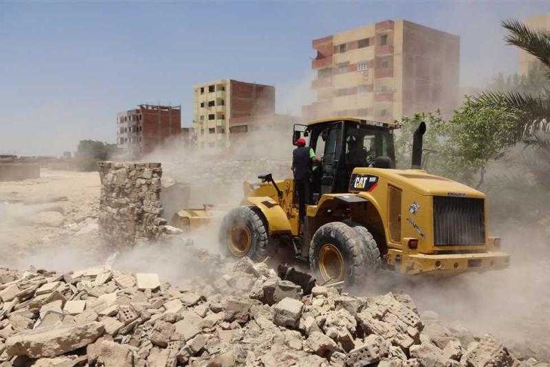 محافظ الغربية يتابع إزالة 62 حالة تعد بالبناء ضمن حملات الموجة 22