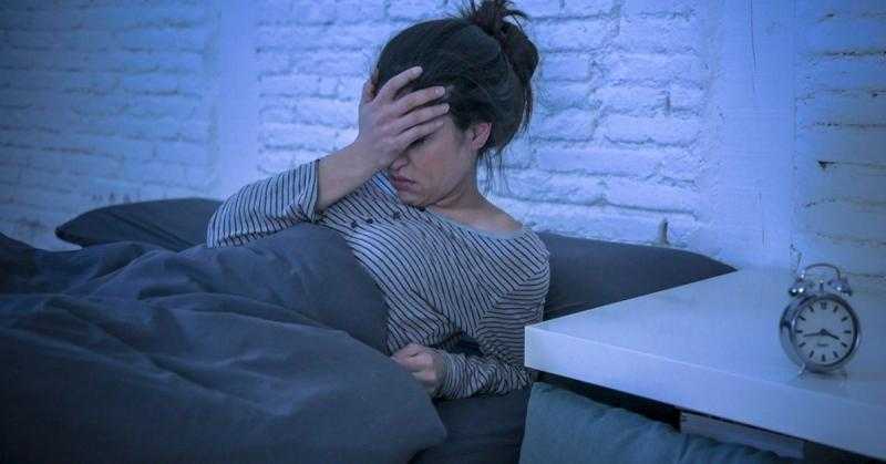 3 عادات يومية تبعد النوم ليلا ..احذرها