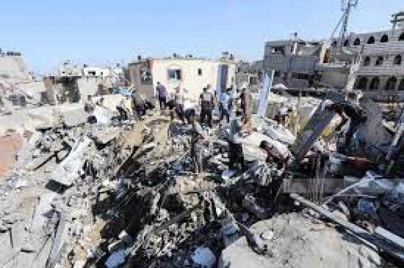 شهداء وجرحى جراء القصف الإسرائيلي المتواصل على خان يونس جنوب قطاع غزة